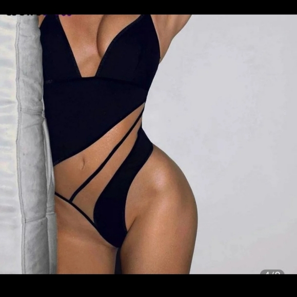 Black sheer cut out bodysuit - Picture 2 of 7